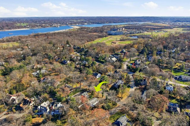 1 Hillcrest Road, Port Washington, NY 11050