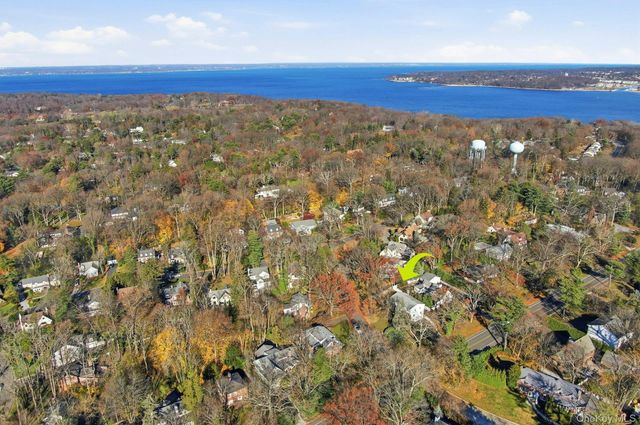 1 Hillcrest Road, Port Washington, NY 11050