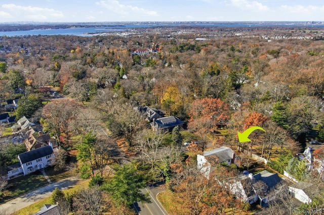 1 Hillcrest Road, Port Washington, NY 11050