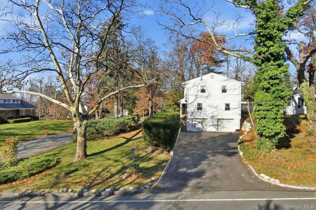 1 Hillcrest Road, Port Washington, NY 11050