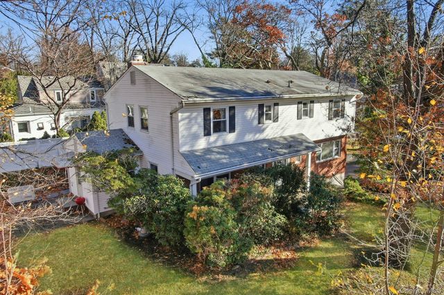 1 Hillcrest Road, Port Washington, NY 11050