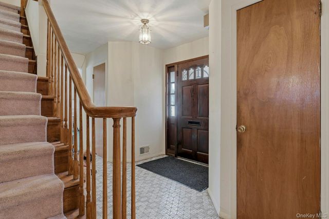 1 Hillcrest Road, Port Washington, NY 11050