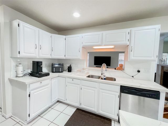 1414 New Cedars Drive, Houston, TX 77062
