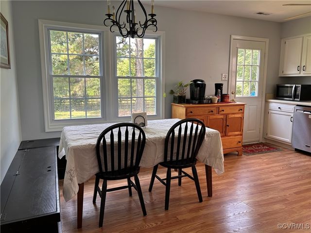 6033 Ironworks Ct, Mechanicsville, VA 23111