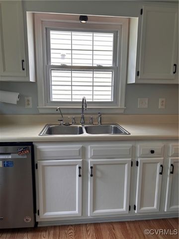 6033 Ironworks Ct, Mechanicsville, VA 23111