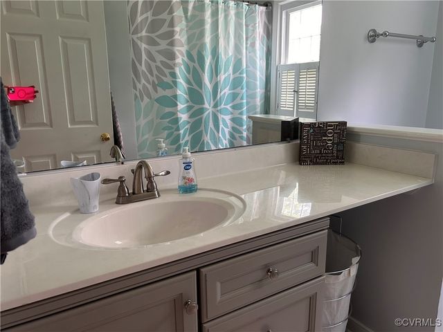 6033 Ironworks Ct, Mechanicsville, VA 23111