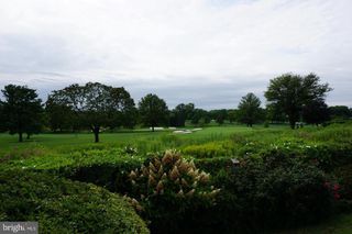 927 FAIRWAY DR NE, Vienna, VA 22180