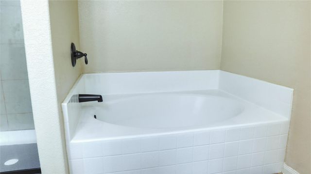 312 Driftwood Grove Lane, Brookshire, TX 77423