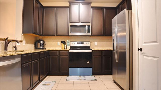 312 Driftwood Grove Lane, Brookshire, TX 77423