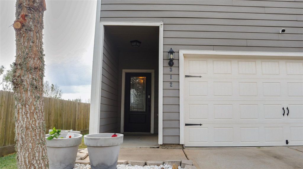 312 Driftwood Grove Lane, Brookshire, TX 77423