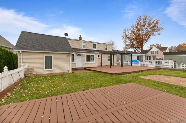 114 Interlochen Drive, Algonac, MI 48001