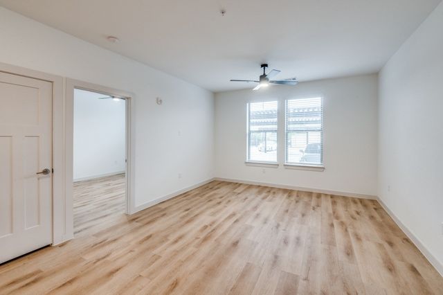 512 N Ewing Avenue 102, Dallas, TX 75203