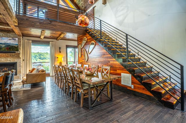 887 Sourwood Drive, Gatlinburg, TN 37738