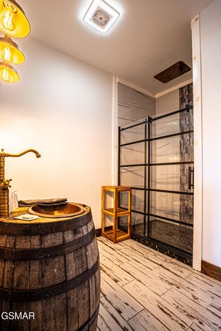 887 Sourwood Drive, Gatlinburg, TN 37738