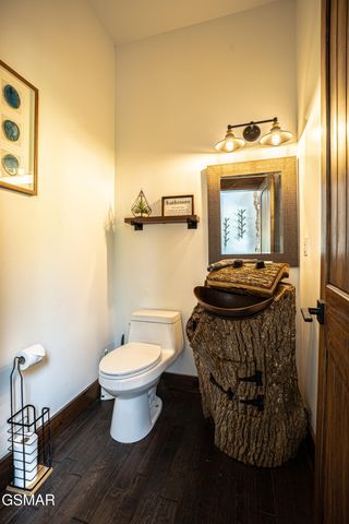 887 Sourwood Drive, Gatlinburg, TN 37738