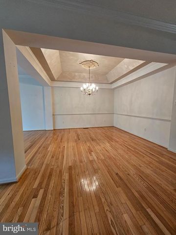 10450 COURTNEY DR, Fairfax, VA 22030