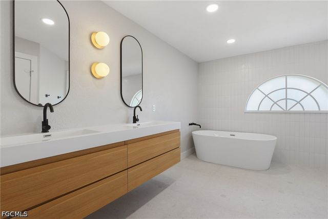 627 SW 56th ST, Cape Coral, FL 33914