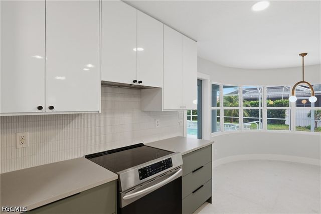 627 SW 56th ST, Cape Coral, FL 33914