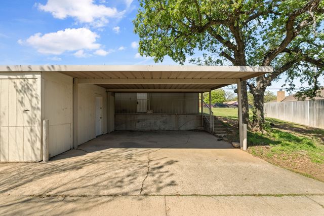 7318 Davis Boulevard, North Richland Hills, TX 76182