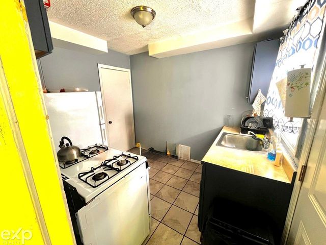 9521 Brace Street, Detroit, MI 48228