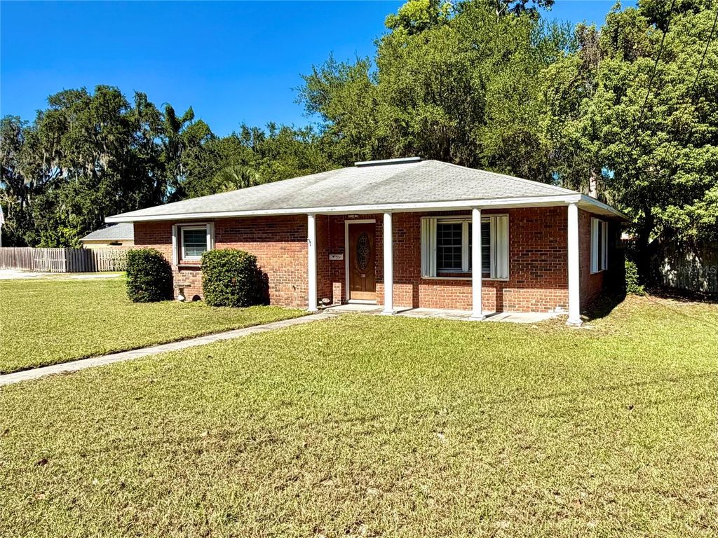 208 PALM WAY, Tavares, FL 32778