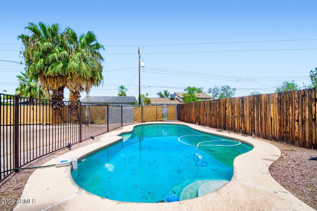 116 E MANHATTON Drive, Tempe, AZ 85282 — photo 2