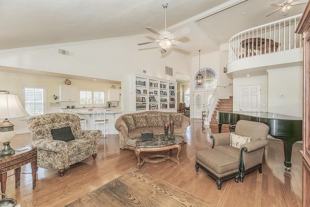 8466 N Dearing Avenue, Fresno, CA 93720