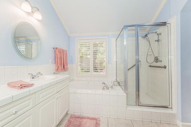 8466 N Dearing Avenue, Fresno, CA 93720