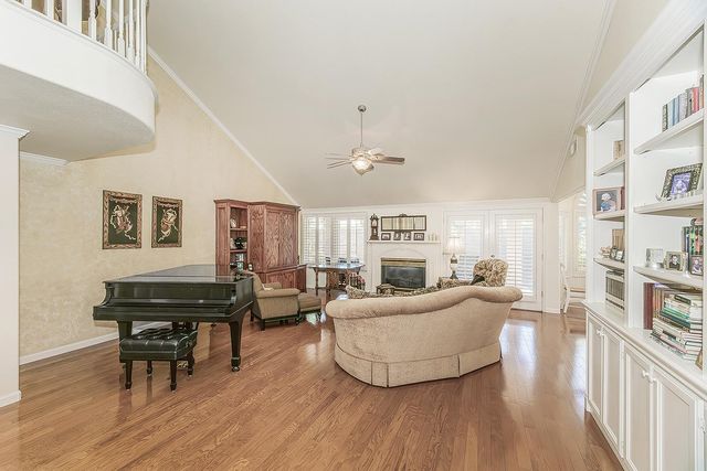 8466 N Dearing Avenue, Fresno, CA 93720