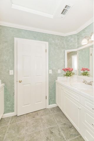 8466 N Dearing Avenue, Fresno, CA 93720