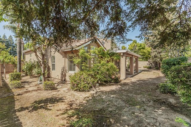 8466 N Dearing Avenue, Fresno, CA 93720