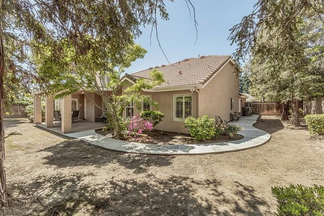 8466 N Dearing Avenue, Fresno, CA 93720