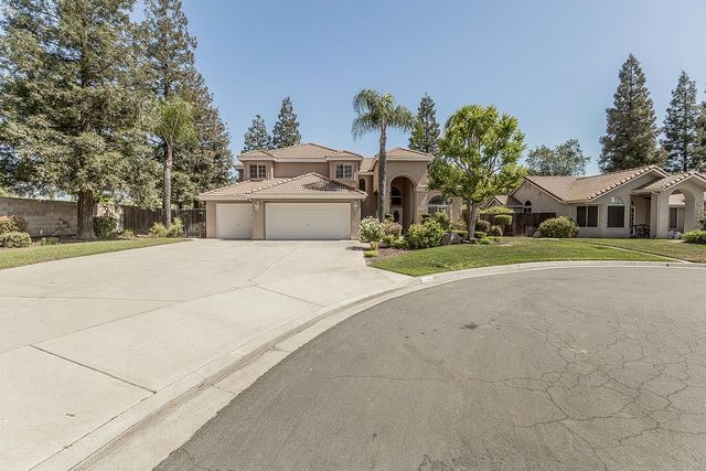 8466 N Dearing Avenue, Fresno, CA 93720