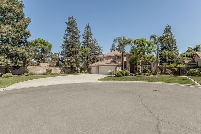 8466 N Dearing Avenue, Fresno, CA 93720