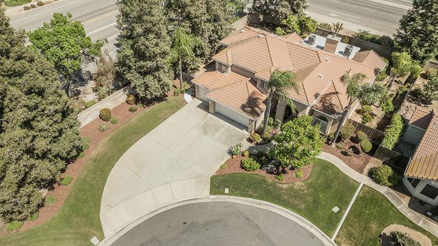 8466 N Dearing Avenue, Fresno, CA 93720