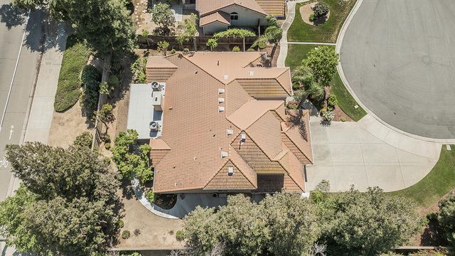 8466 N Dearing Avenue, Fresno, CA 93720