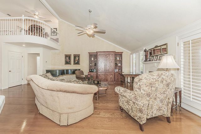 8466 N Dearing Avenue, Fresno, CA 93720