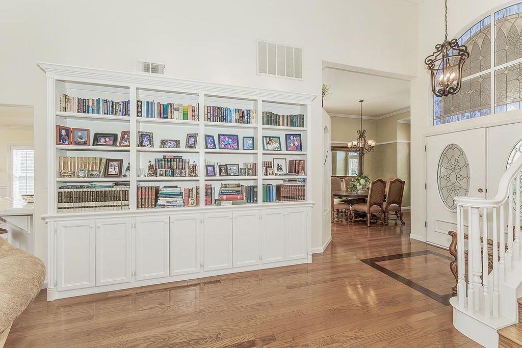 Image 12 of property listing at 8466 N Dearing Avenue, Fresno, CA 93720