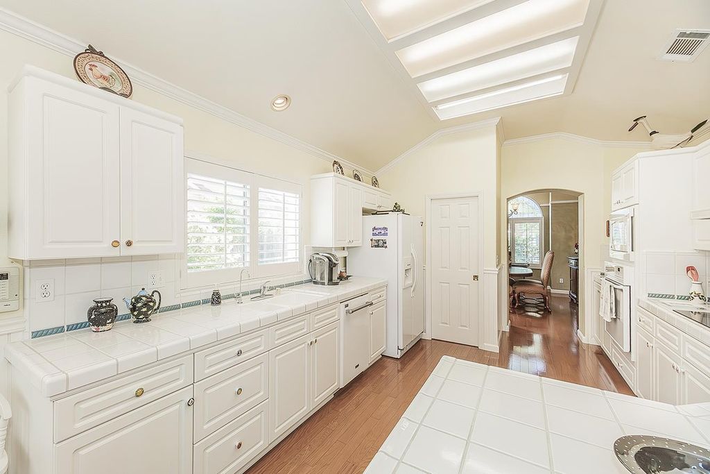 Image 18 of property listing at 8466 N Dearing Avenue, Fresno, CA 93720