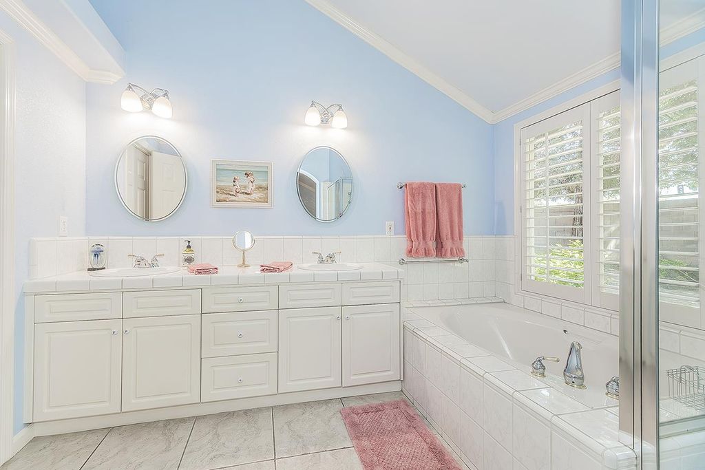 Image 30 of property listing at 8466 N Dearing Avenue, Fresno, CA 93720