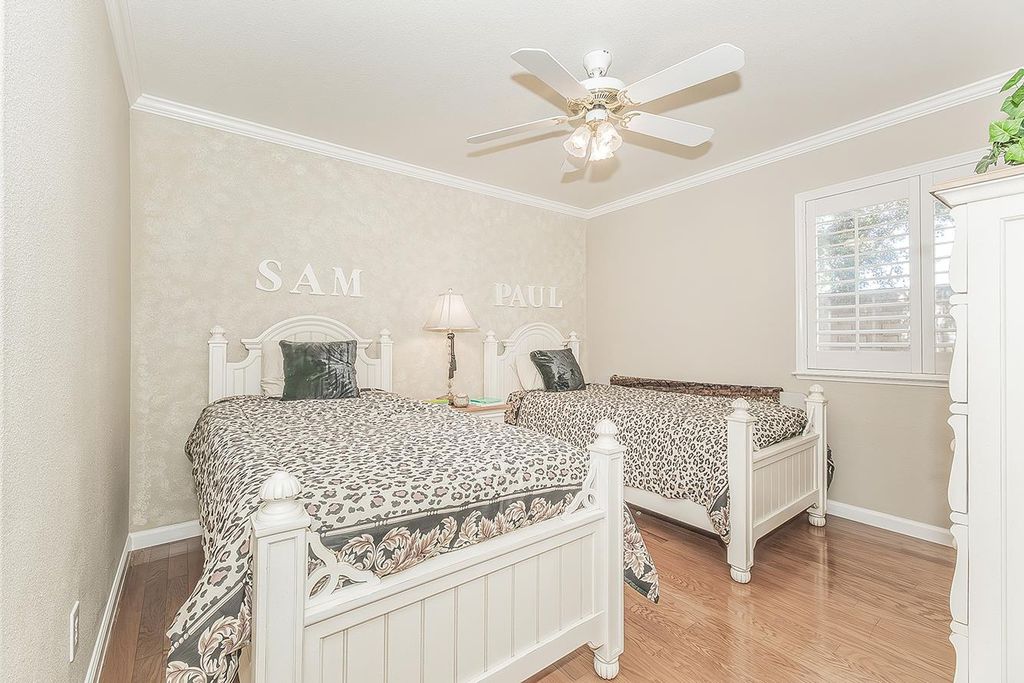 Image 32 of property listing at 8466 N Dearing Avenue, Fresno, CA 93720