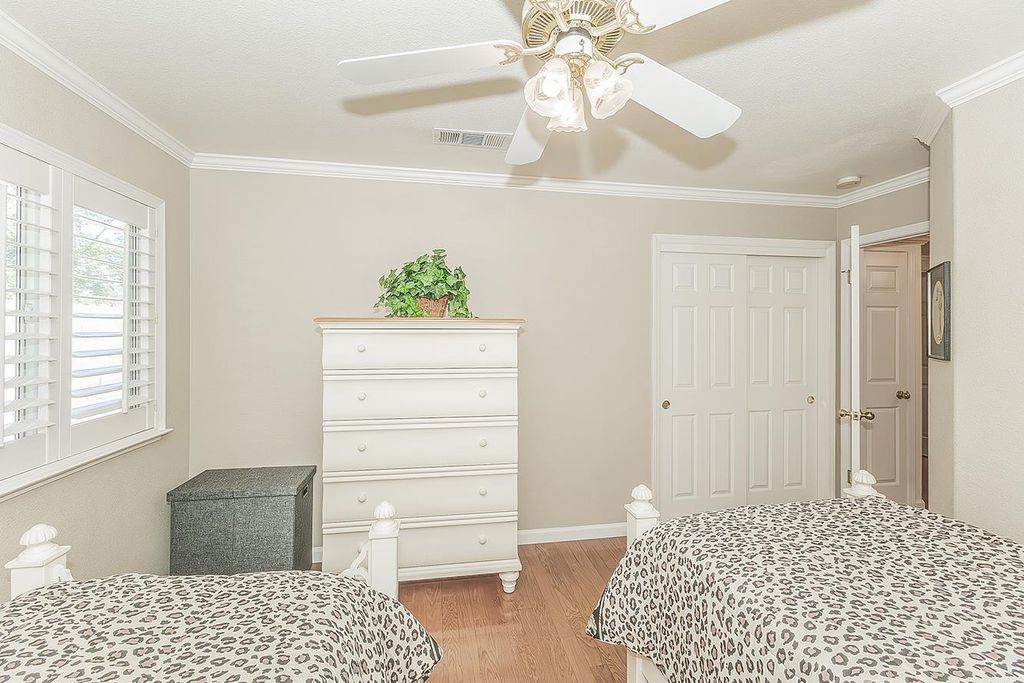 Image 34 of property listing at 8466 N Dearing Avenue, Fresno, CA 93720