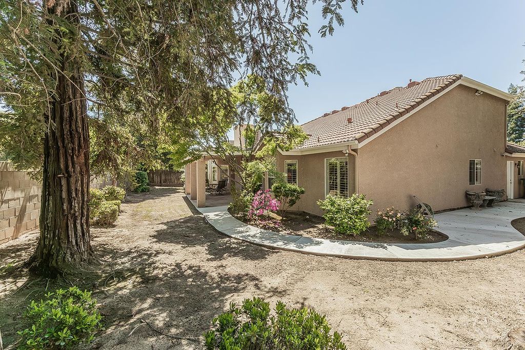 Image 63 of property listing at 8466 N Dearing Avenue, Fresno, CA 93720