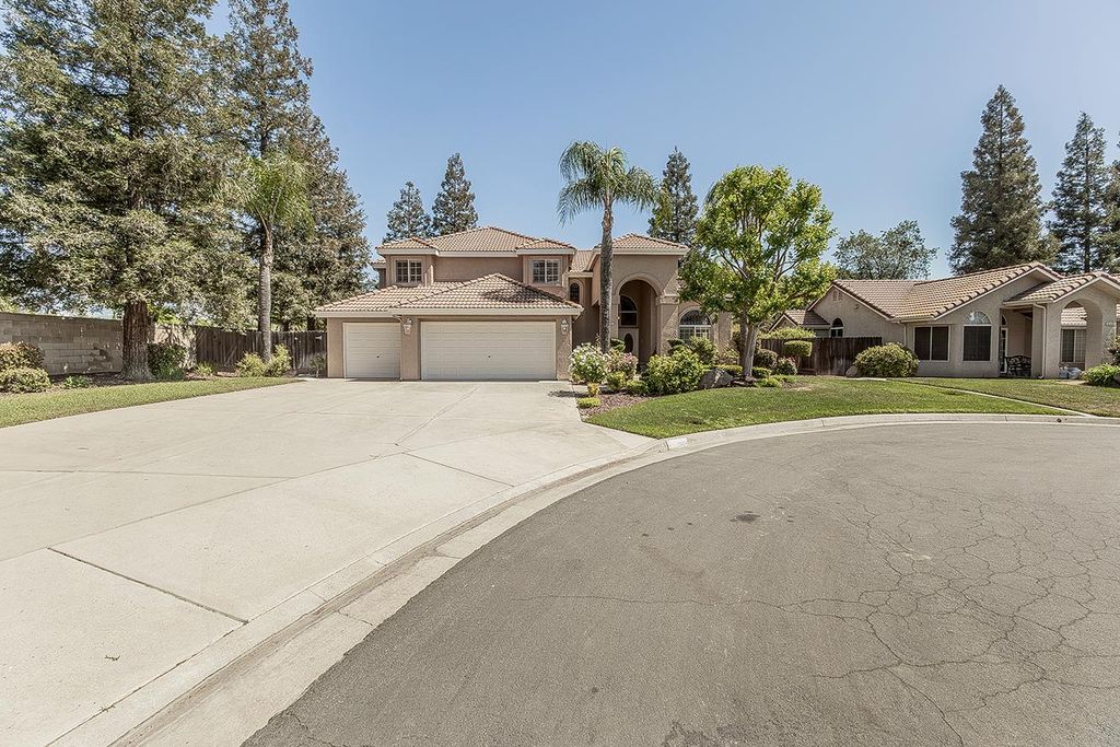 Image 64 of property listing at 8466 N Dearing Avenue, Fresno, CA 93720