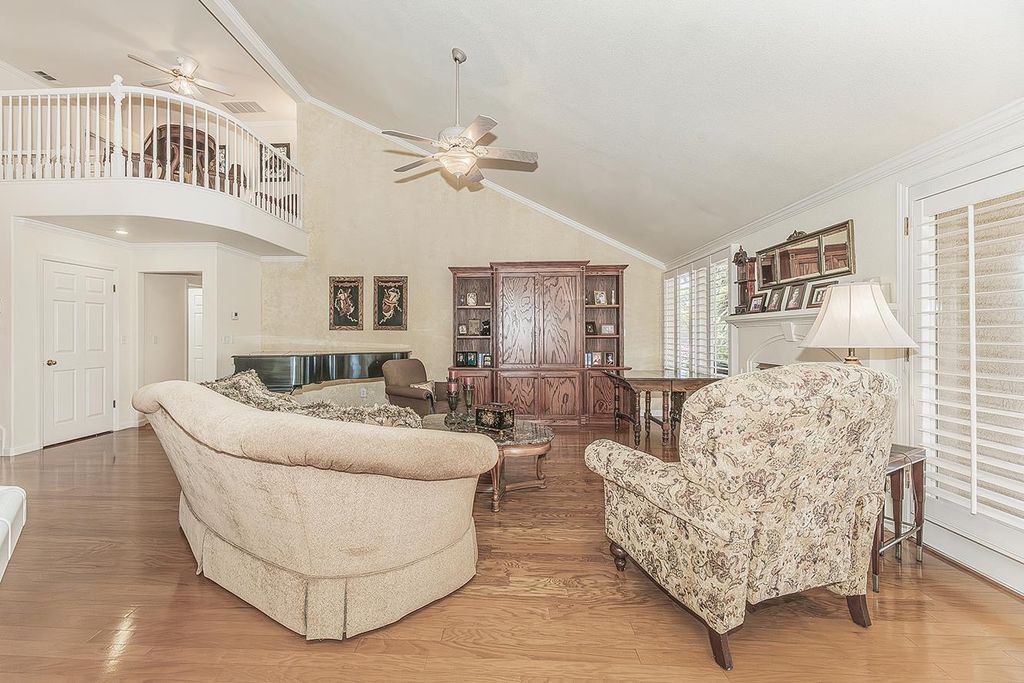 Image 8 of property listing at 8466 N Dearing Avenue, Fresno, CA 93720