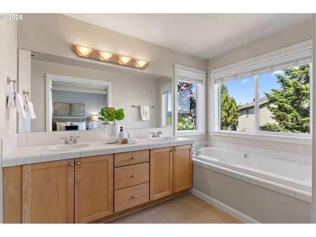 12712 Se DREAM WEAVER Ct, Happy Valley, OR 97086