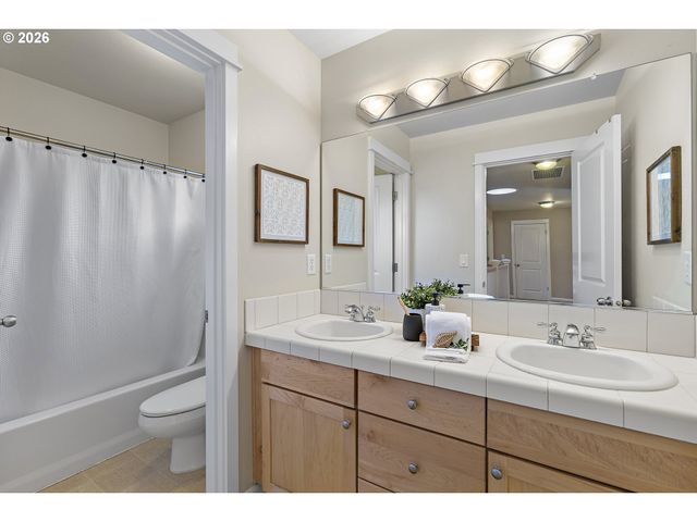 12712 Se DREAM WEAVER Ct, Happy Valley, OR 97086