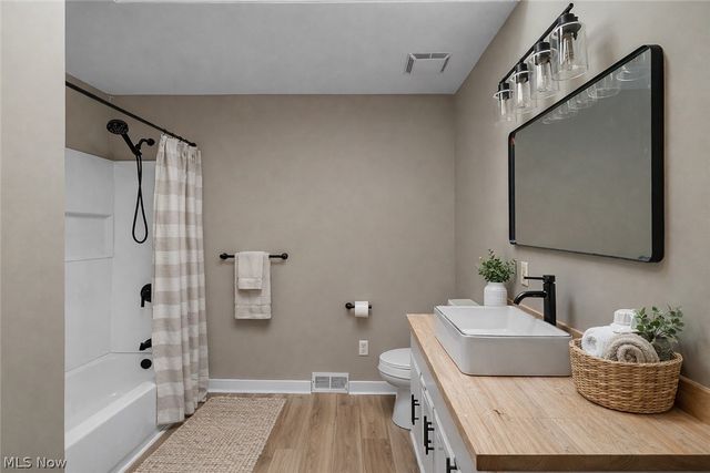 75 W Dartmore Avenue, Akron, OH 44301