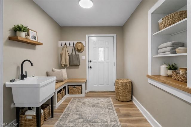 75 W Dartmore Avenue, Akron, OH 44301