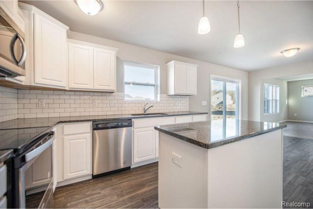 2112 Stillwater Drive, Davison Township, MI 48423